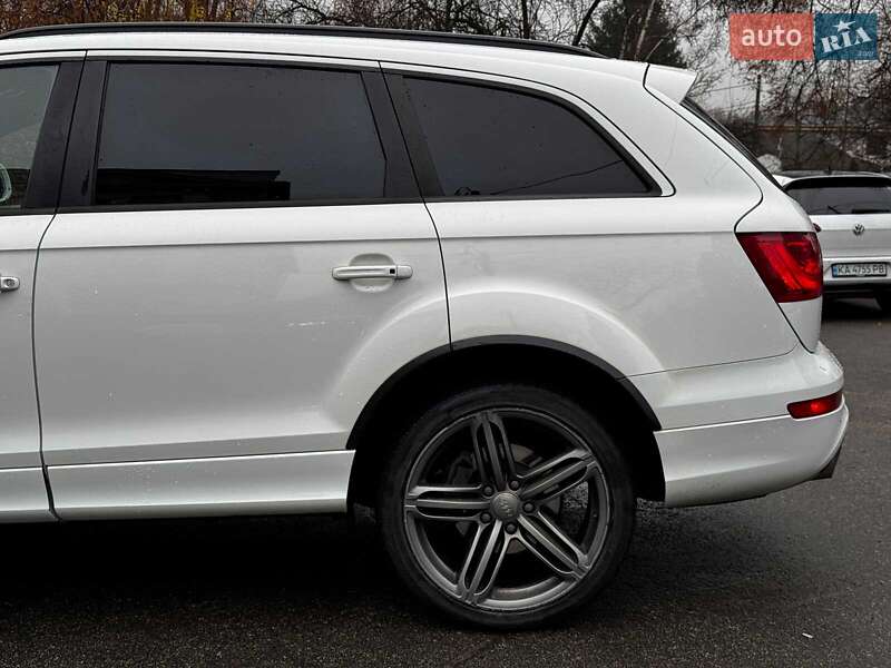 Позашляховик / Кросовер Audi Q7 2015 в Києві