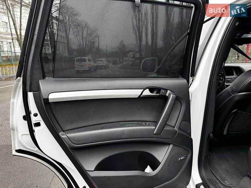 Позашляховик / Кросовер Audi Q7 2015 в Києві