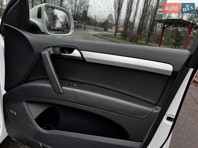 Позашляховик / Кросовер Audi Q7 2015 в Києві