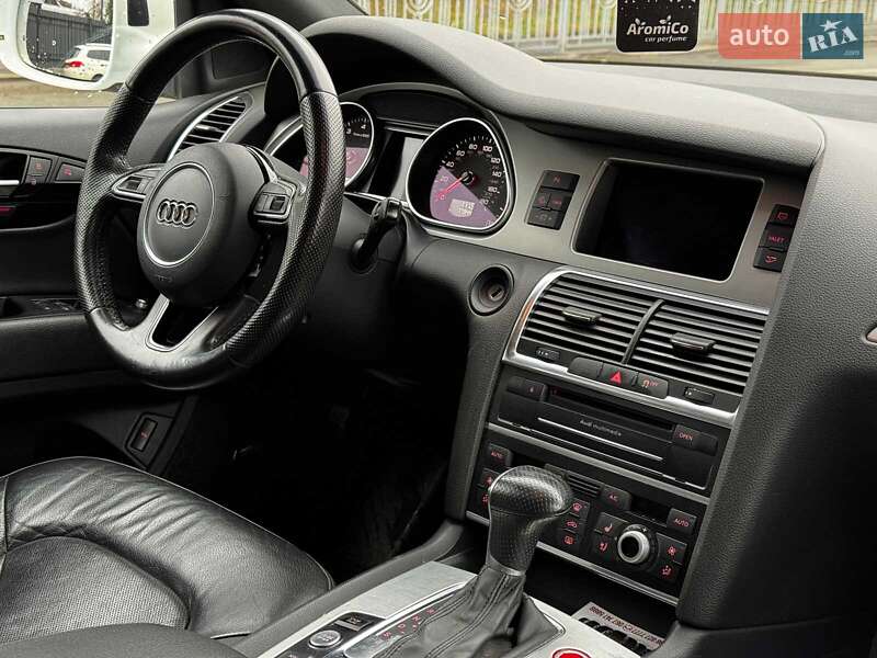 Позашляховик / Кросовер Audi Q7 2015 в Києві