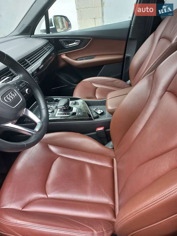 Внедорожник / Кроссовер Audi Q7 2018 в Дубно