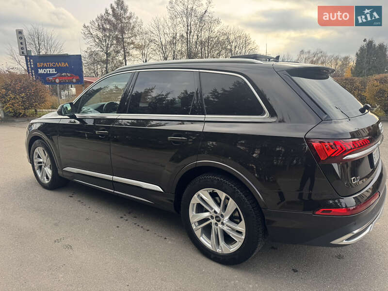Внедорожник / Кроссовер Audi Q7 2023 в Тернополе