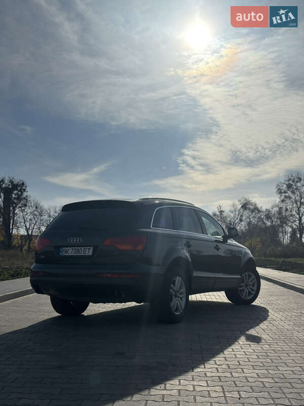 Позашляховик / Кросовер Audi Q7 2007 в Рівному
