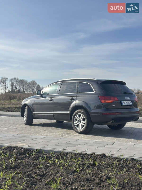 Позашляховик / Кросовер Audi Q7 2007 в Рівному