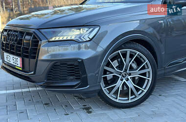 Внедорожник / Кроссовер Audi Q7 2021 в Киеве