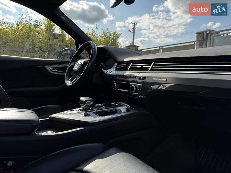 Внедорожник / Кроссовер Audi Q7 2018 в Владимирце