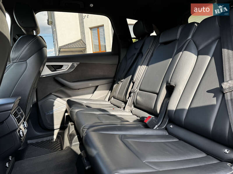 Внедорожник / Кроссовер Audi Q7 2018 в Владимирце