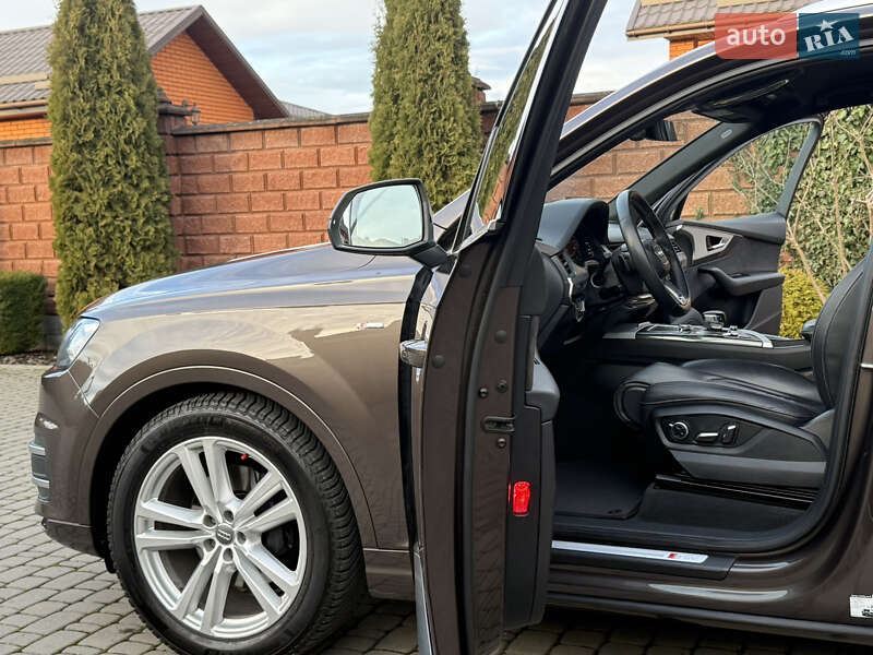 Внедорожник / Кроссовер Audi Q7 2017 в Ровно