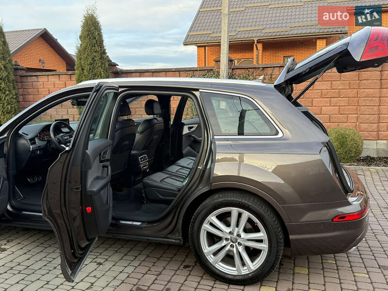 Внедорожник / Кроссовер Audi Q7 2017 в Ровно