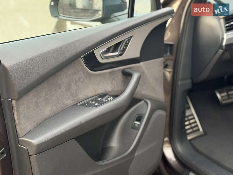 Внедорожник / Кроссовер Audi Q7 2017 в Ровно