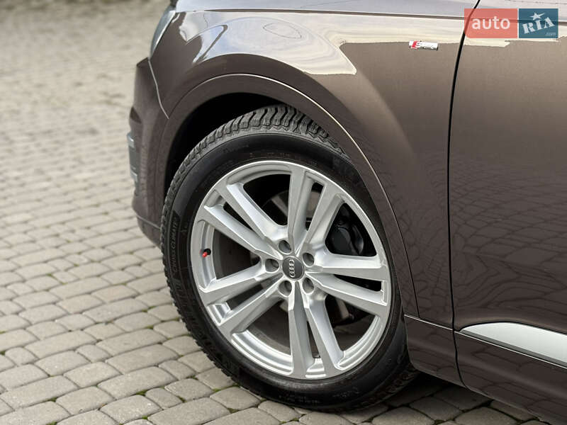 Внедорожник / Кроссовер Audi Q7 2017 в Ровно