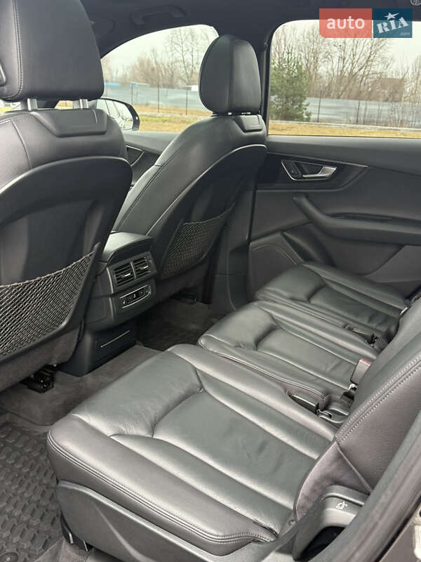 Внедорожник / Кроссовер Audi Q7 2016 в Киеве