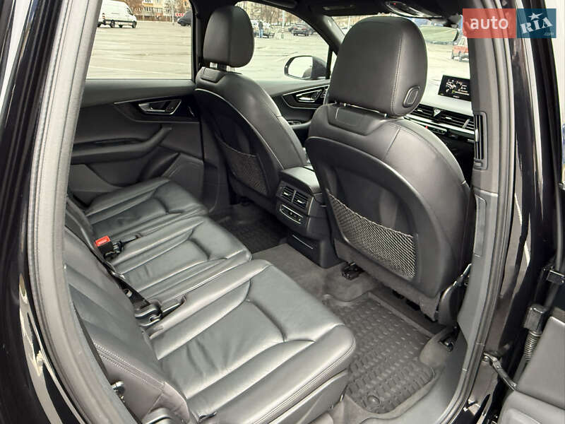 Внедорожник / Кроссовер Audi Q7 2016 в Киеве