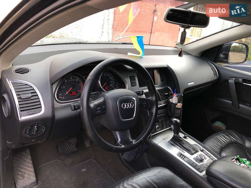 Внедорожник / Кроссовер Audi Q7 2006 в Южном