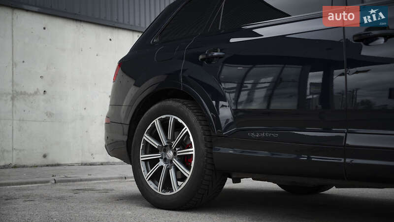 Внедорожник / Кроссовер Audi Q7 2017 в Киеве