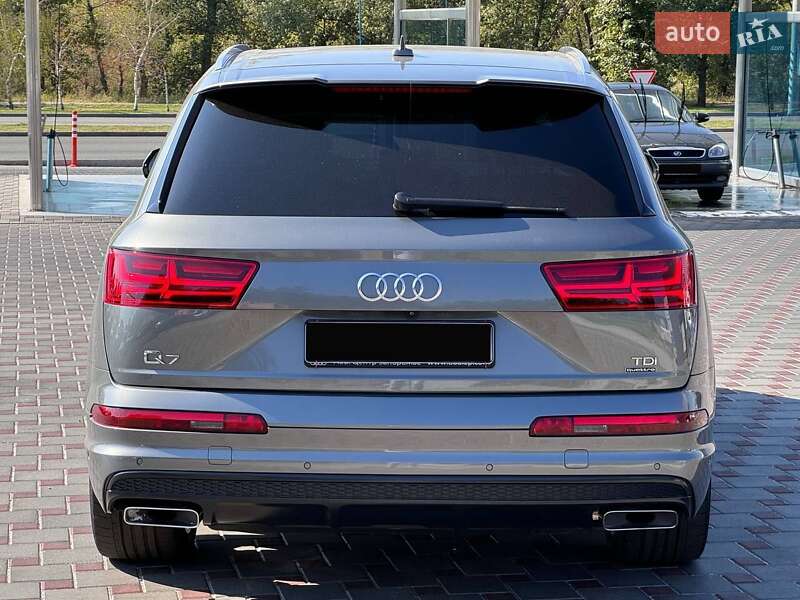 Внедорожник / Кроссовер Audi Q7 2015 в Днепре