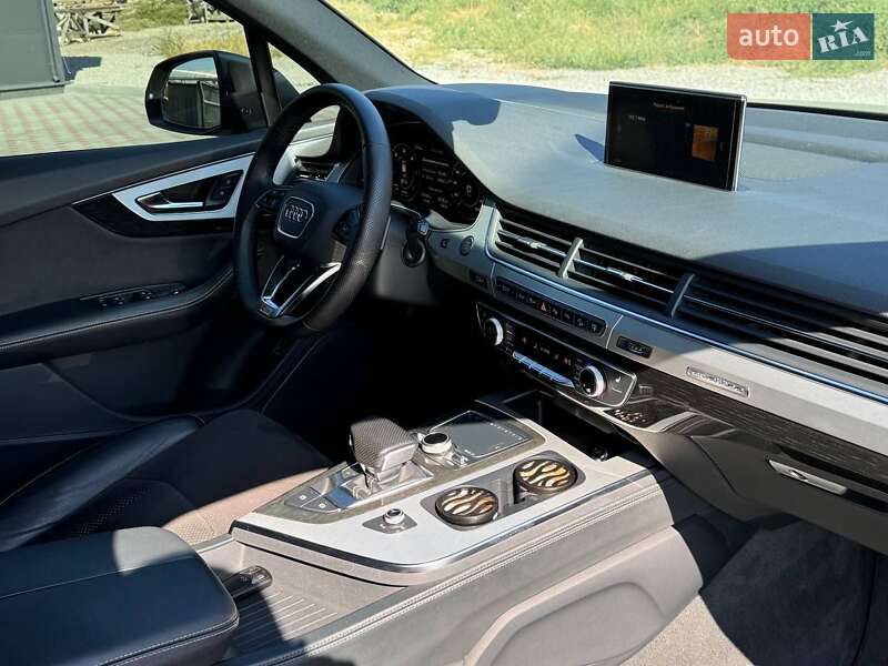 Внедорожник / Кроссовер Audi Q7 2015 в Днепре