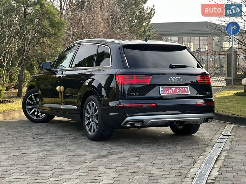 Внедорожник / Кроссовер Audi Q7 2017 в Сарнах