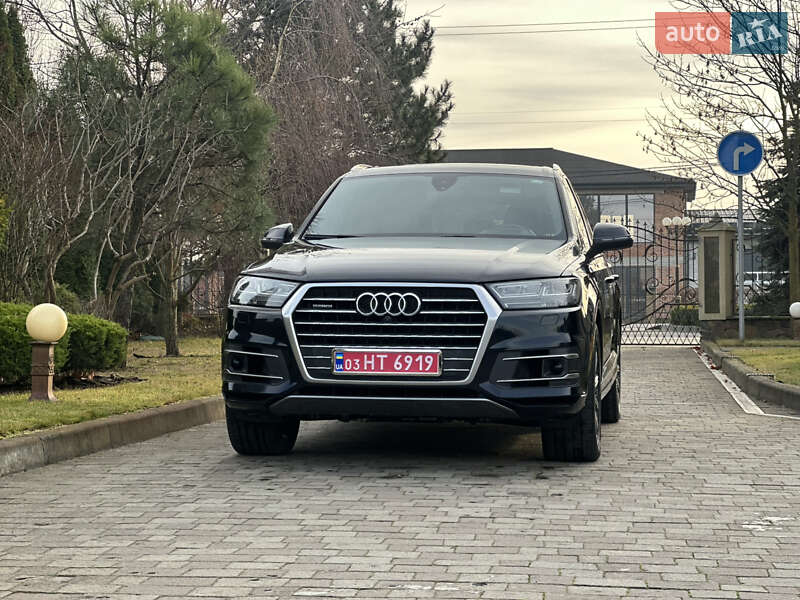 Внедорожник / Кроссовер Audi Q7 2017 в Сарнах