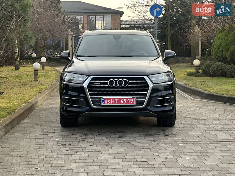 Внедорожник / Кроссовер Audi Q7 2017 в Сарнах