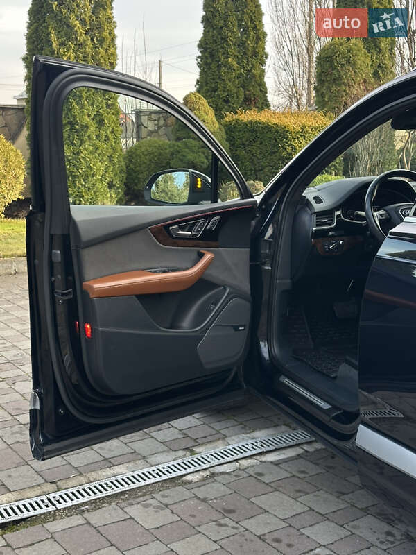 Внедорожник / Кроссовер Audi Q7 2017 в Сарнах