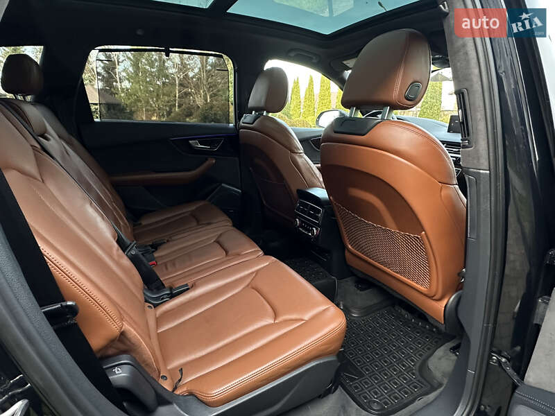 Внедорожник / Кроссовер Audi Q7 2017 в Сарнах