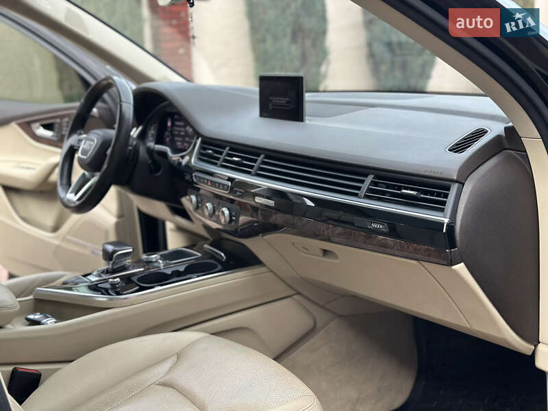 Внедорожник / Кроссовер Audi Q7 2017 в Стрые