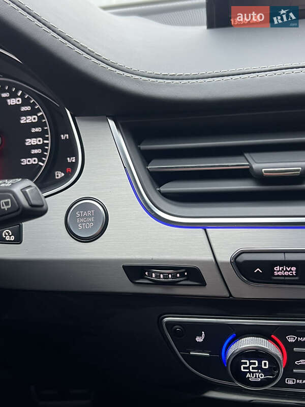 Позашляховик / Кросовер Audi Q7 2016 в Одесі