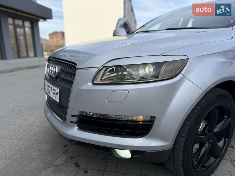 Внедорожник / Кроссовер Audi Q7 2006 в Новояворовске