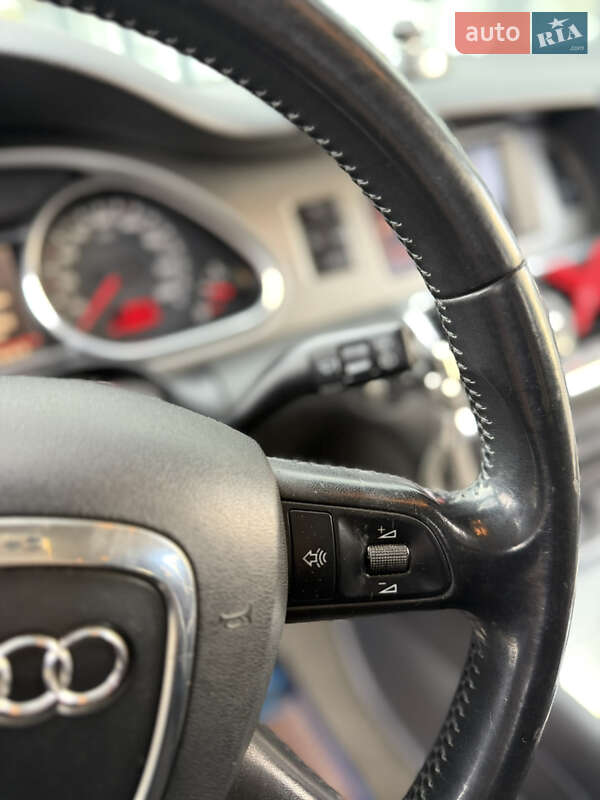 Внедорожник / Кроссовер Audi Q7 2006 в Новояворовске