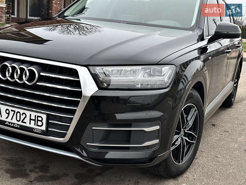 Внедорожник / Кроссовер Audi Q7 2016 в Киеве