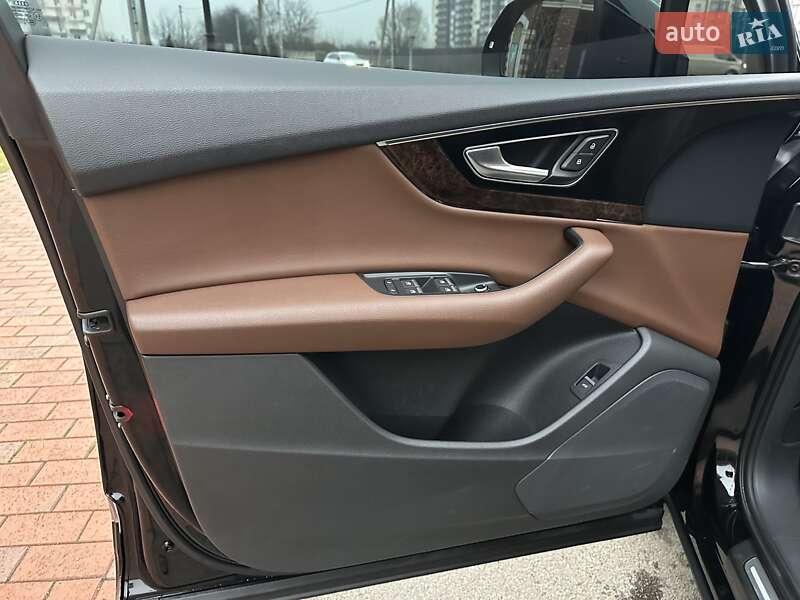 Внедорожник / Кроссовер Audi Q7 2016 в Киеве