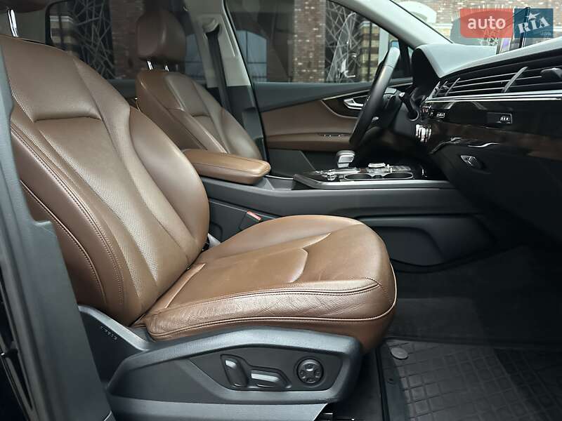 Внедорожник / Кроссовер Audi Q7 2016 в Киеве