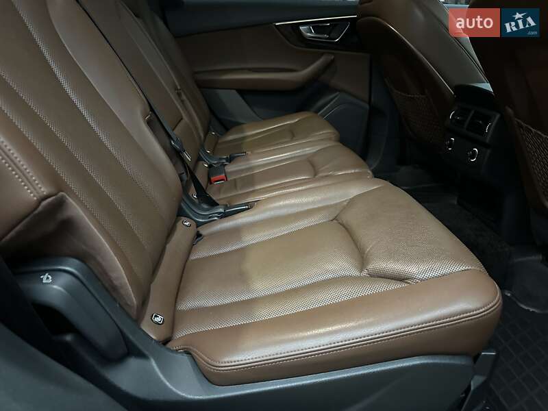 Внедорожник / Кроссовер Audi Q7 2016 в Киеве