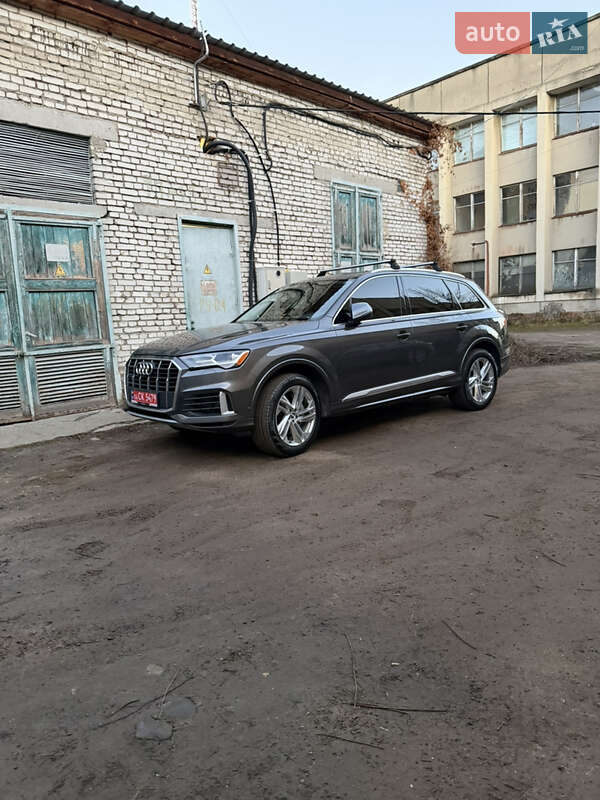 Внедорожник / Кроссовер Audi Q7 2020 в Новояворовске