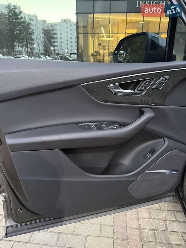 Внедорожник / Кроссовер Audi Q7 2020 в Новояворовске