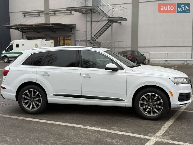 Внедорожник / Кроссовер Audi Q7 2016 в Киеве