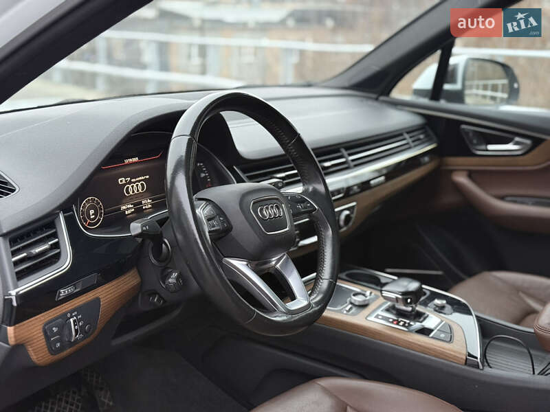 Внедорожник / Кроссовер Audi Q7 2016 в Киеве