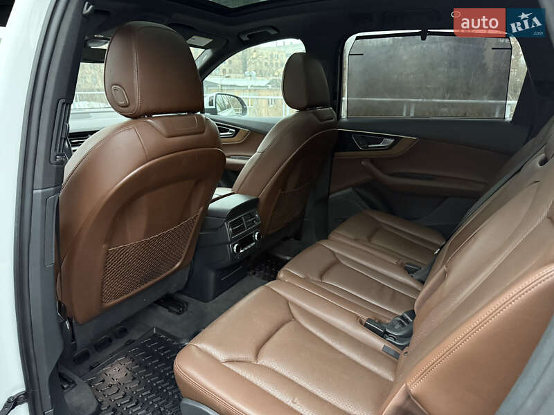 Внедорожник / Кроссовер Audi Q7 2016 в Киеве