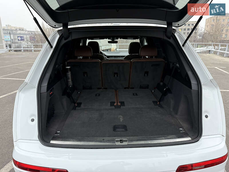 Внедорожник / Кроссовер Audi Q7 2016 в Киеве