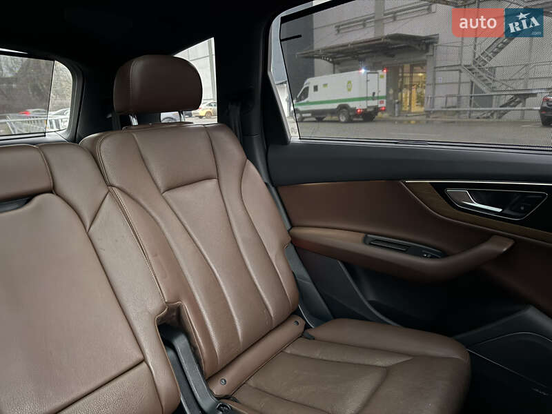 Внедорожник / Кроссовер Audi Q7 2016 в Киеве