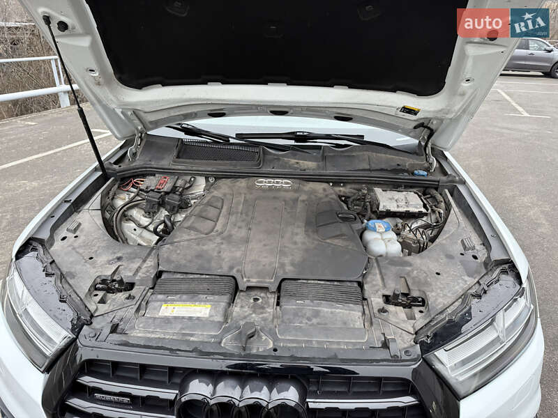 Внедорожник / Кроссовер Audi Q7 2016 в Киеве