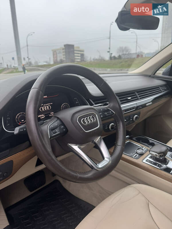 Внедорожник / Кроссовер Audi Q7 2017 в Киеве