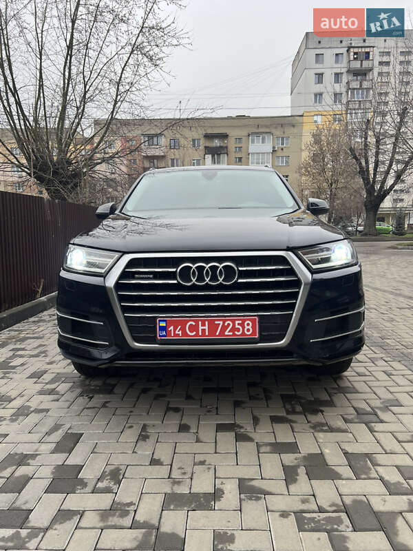 Внедорожник / Кроссовер Audi Q7 2017 в Ужгороде