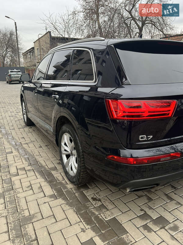 Внедорожник / Кроссовер Audi Q7 2017 в Ужгороде