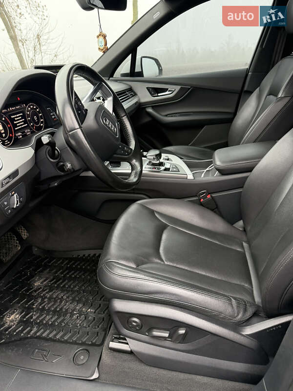 Внедорожник / Кроссовер Audi Q7 2016 в Кривом Роге