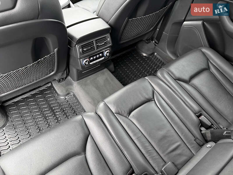 Внедорожник / Кроссовер Audi Q7 2016 в Кривом Роге