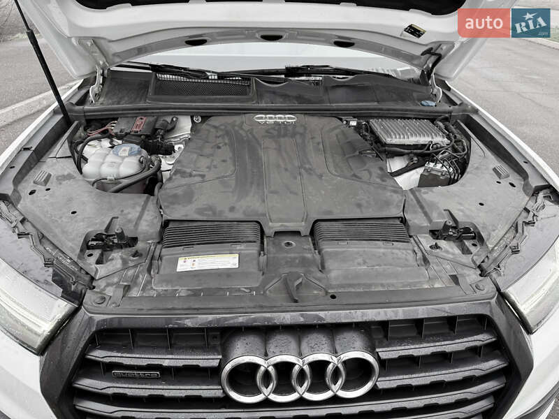Внедорожник / Кроссовер Audi Q7 2016 в Кривом Роге