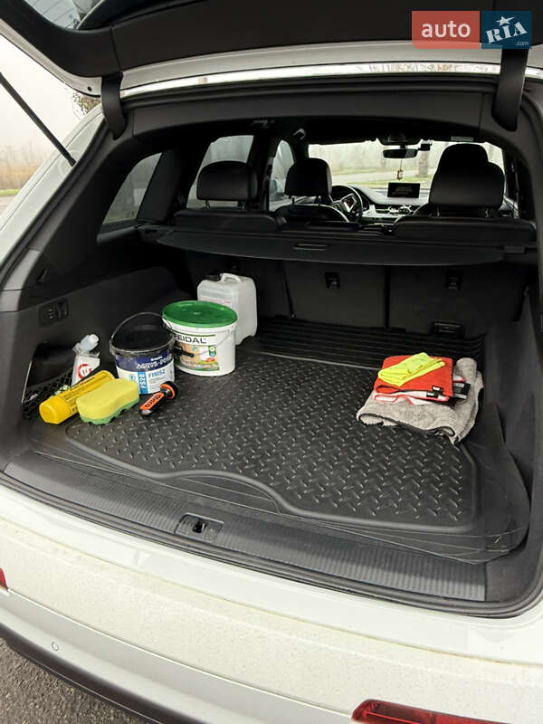 Внедорожник / Кроссовер Audi Q7 2016 в Кривом Роге