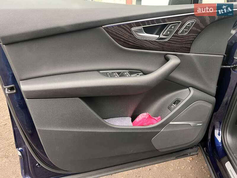 Внедорожник / Кроссовер Audi Q7 2020 в Сумах